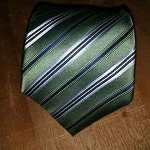 Geoffrey Beene silk neck tie